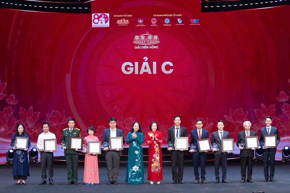 Trao Giải Báo chí toàn quốc về Quốc hội và Hội đồng nhân dân lần thứ tư - ảnh 6