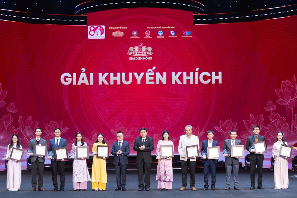 Trao Giải Báo chí toàn quốc về Quốc hội và Hội đồng nhân dân lần thứ tư - ảnh 8