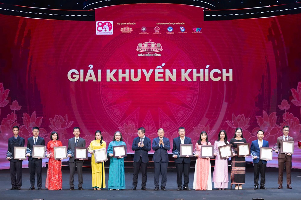Trao Giải Báo chí toàn quốc về Quốc hội và Hội đồng nhân dân lần thứ tư - ảnh 7