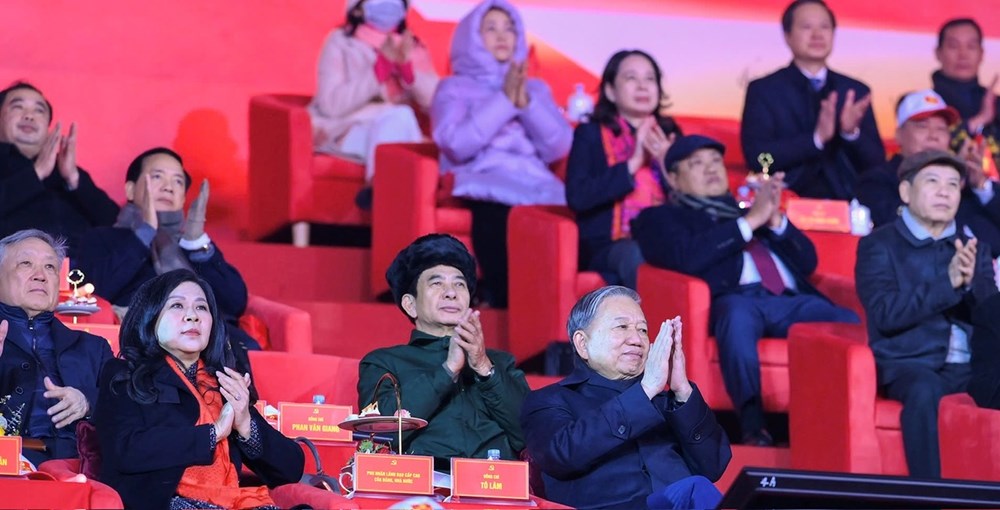 Tổng Bí thư Tô Lâm dự chương trình nghệ thuật đặc biệt "Dưới lá cờ vẻ vang của Đảng” - ảnh 2