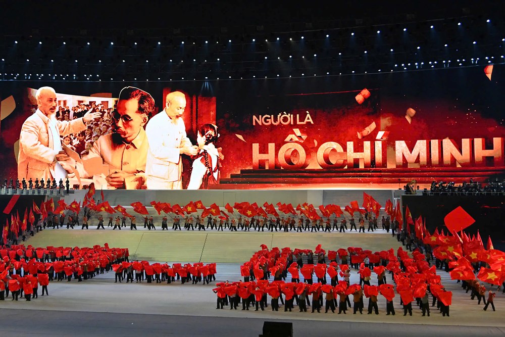 Tổng Bí thư Tô Lâm dự chương trình nghệ thuật đặc biệt "Dưới lá cờ vẻ vang của Đảng” - ảnh 1