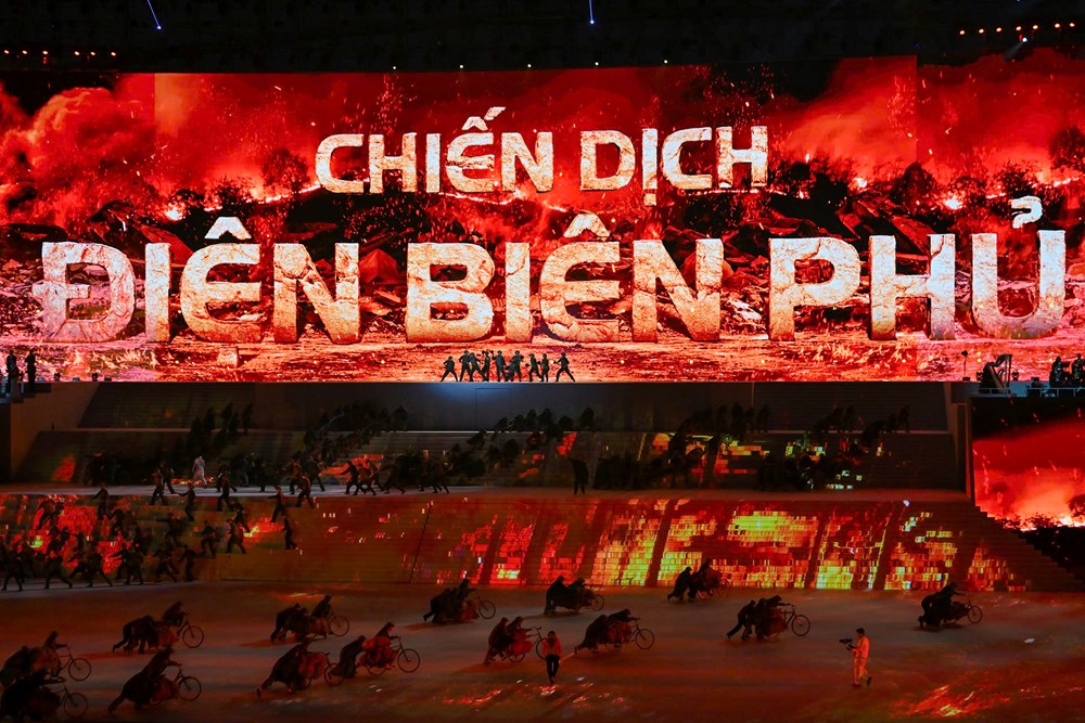 Tổng Bí thư Tô Lâm dự chương trình nghệ thuật đặc biệt "Dưới lá cờ vẻ vang của Đảng” - ảnh 11