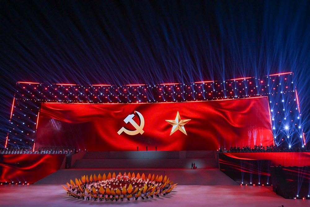 Tổng Bí thư Tô Lâm dự chương trình nghệ thuật đặc biệt "Dưới lá cờ vẻ vang của Đảng” - ảnh 12