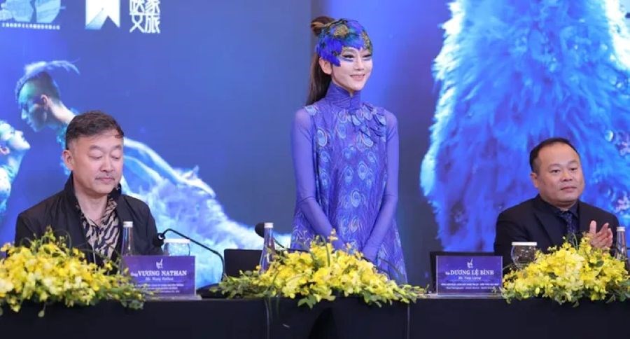 “Chim công làng múa” của Trung Quốc lần đầu tiên mang “Khổng Tước” đến Hà Nội - ảnh 1