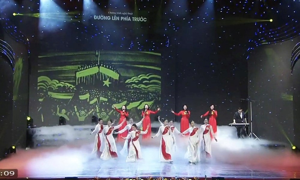 Nghệ sĩ tranh cát Nguyễn Tiến mở màn ấn tượng trong chương trình “Đường lên phía trước” - ảnh 1