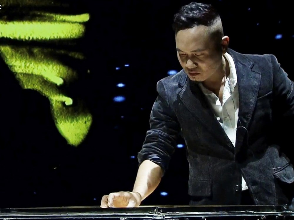 Nghệ sĩ tranh cát Nguyễn Tiến mở màn ấn tượng trong chương trình “Đường lên phía trước” - ảnh 4