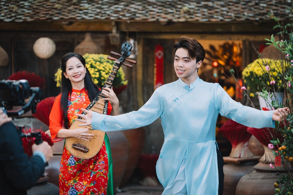 Nghệ sĩ tỳ bà Vũ Diệu Thảo lan tỏa thông điệp sum vầy qua MV “Tết bình an bên nhau” - ảnh 4