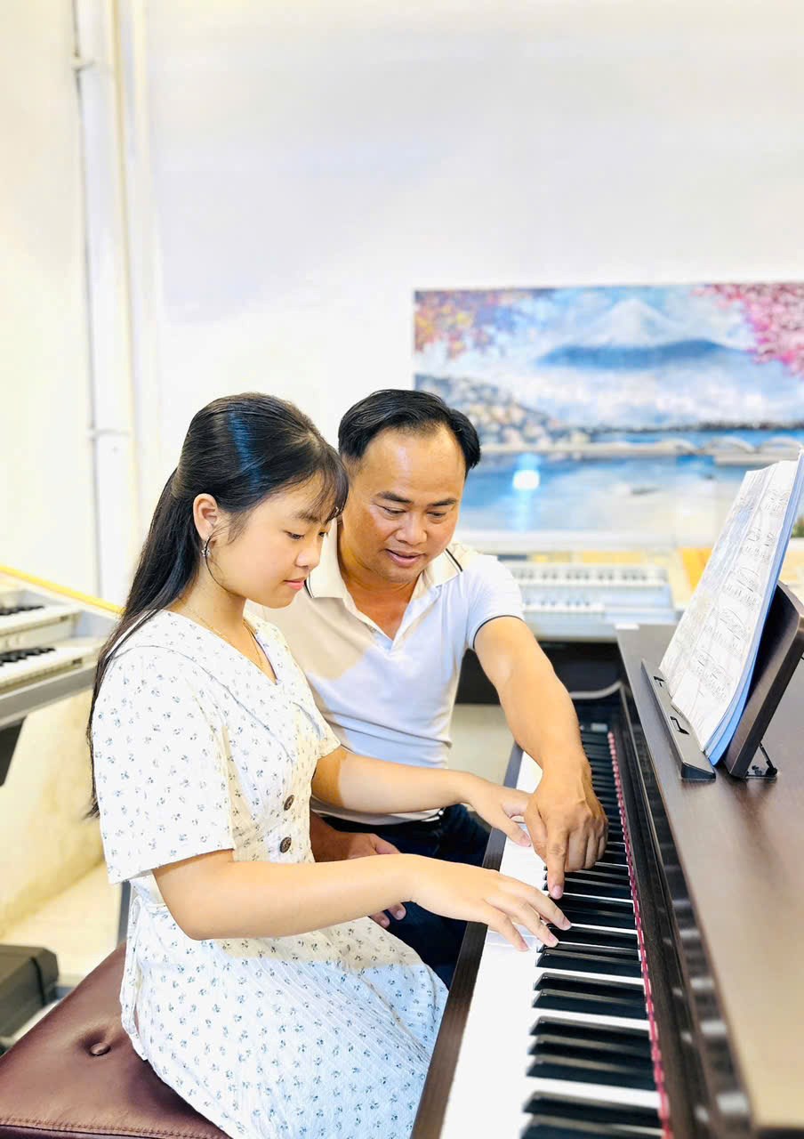 Người thầy bền bỉ mang âm nhạc cổ điển đến với học sinh phố núi Buôn Ma Thuột - ảnh 3