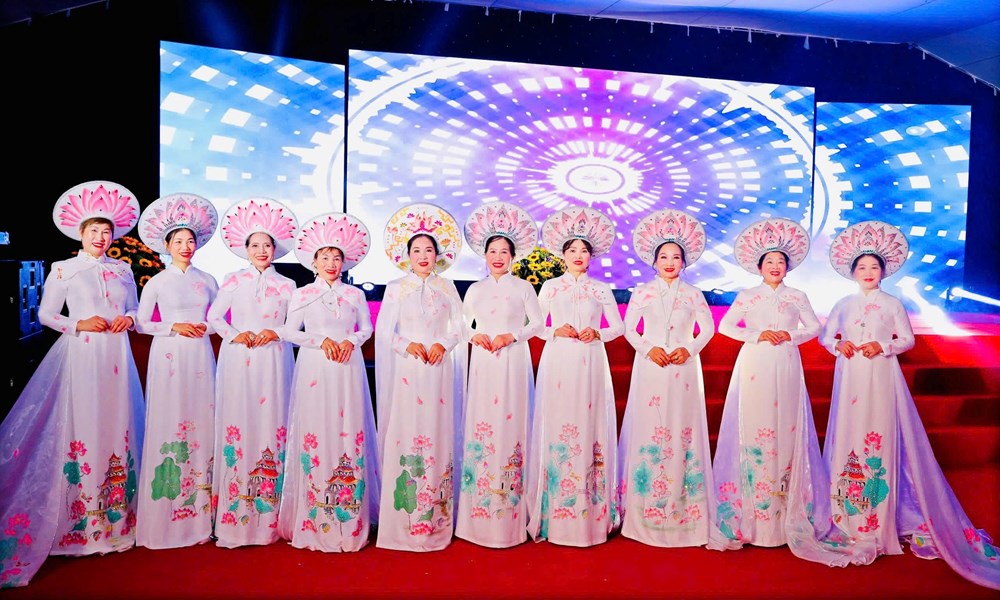 Di sản chùa Đậu trở thành cảm hứng cho bộ sưu tập áo dài của NTK Lanise - ảnh 3