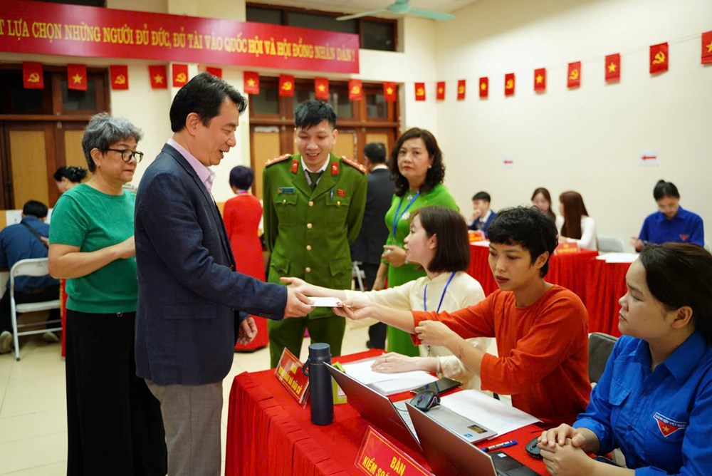 NSƯT Dương Minh Ánh: “Mỗi lá phiếu là niềm tin và kỳ vọng của cử tri vào tương lai đất nước” - ảnh 9