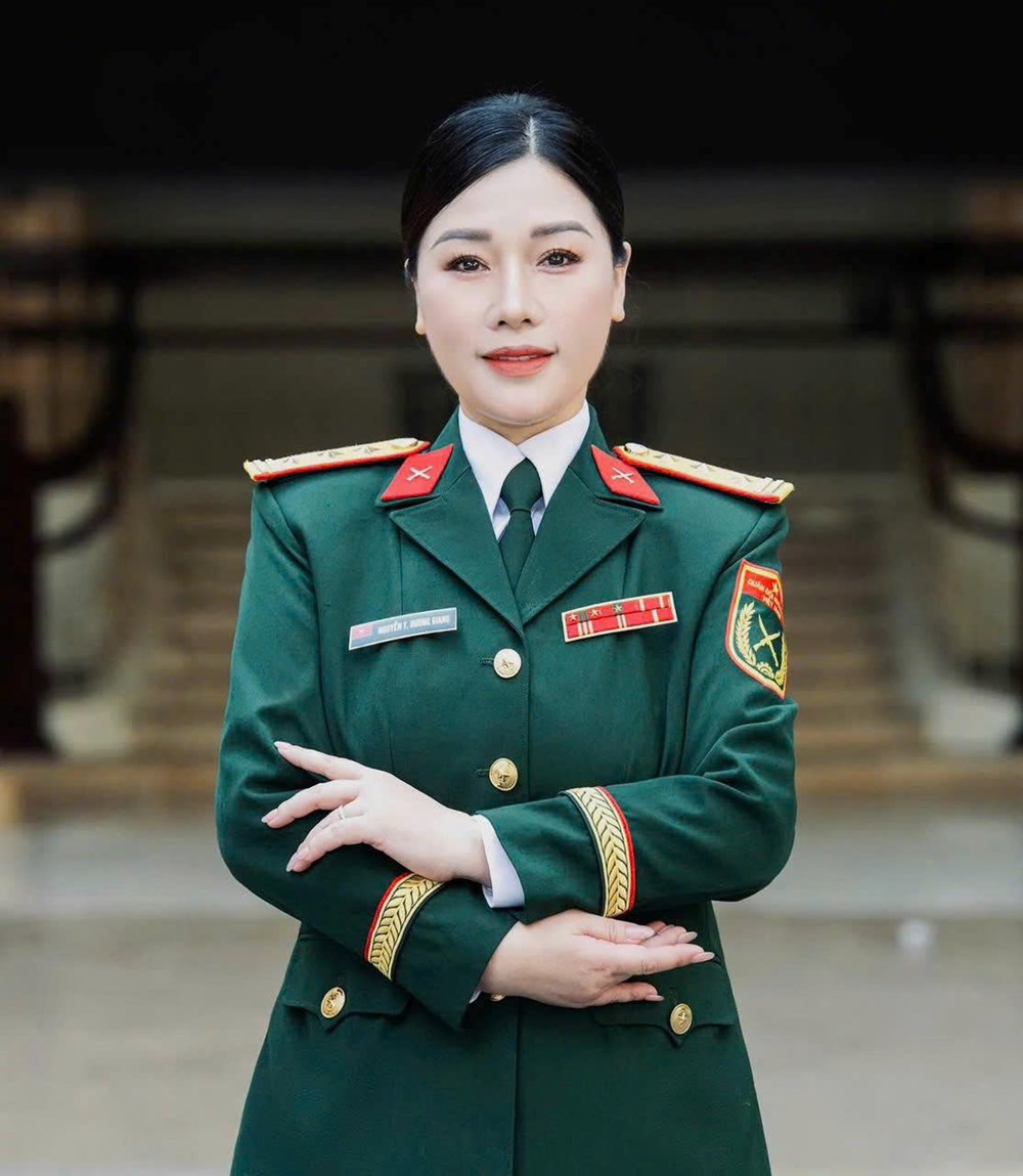 Thượng tá, NSƯT Hương Giang ra mắt công trình âm nhạc đặc biệt chào mừng 30.4 - ảnh 2