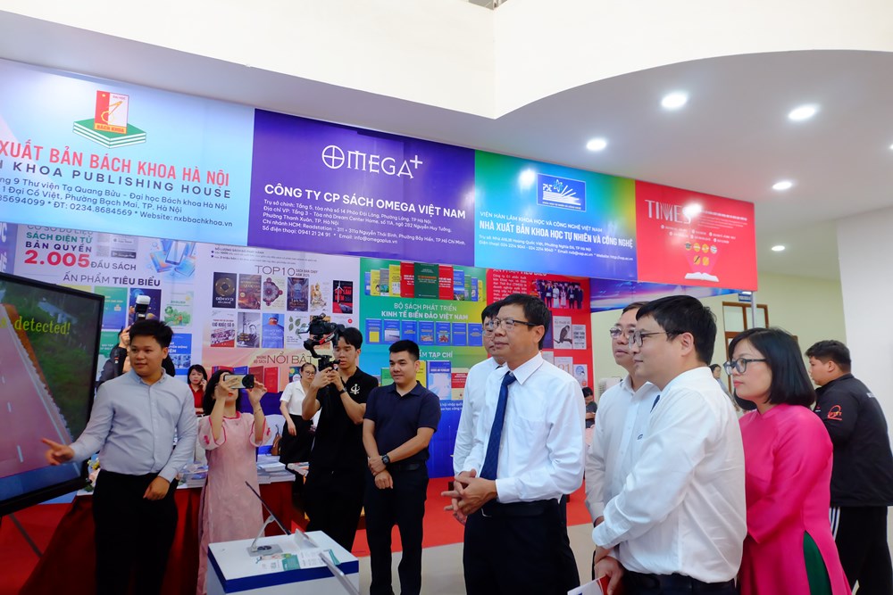 Khai mạc triển lãm “Sách Khoa học và Công nghệ năm 2026” - ảnh 4