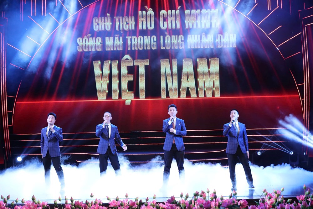 “Sáng mãi tên Người”: Bản hòa ca dâng lên Bác Hồ kính yêu - ảnh 3