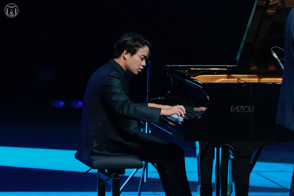 Kevin Kenner và Nguyễn Việt Trung thăng hoa trong đêm hòa nhạc “Tri ân” - ảnh 3
