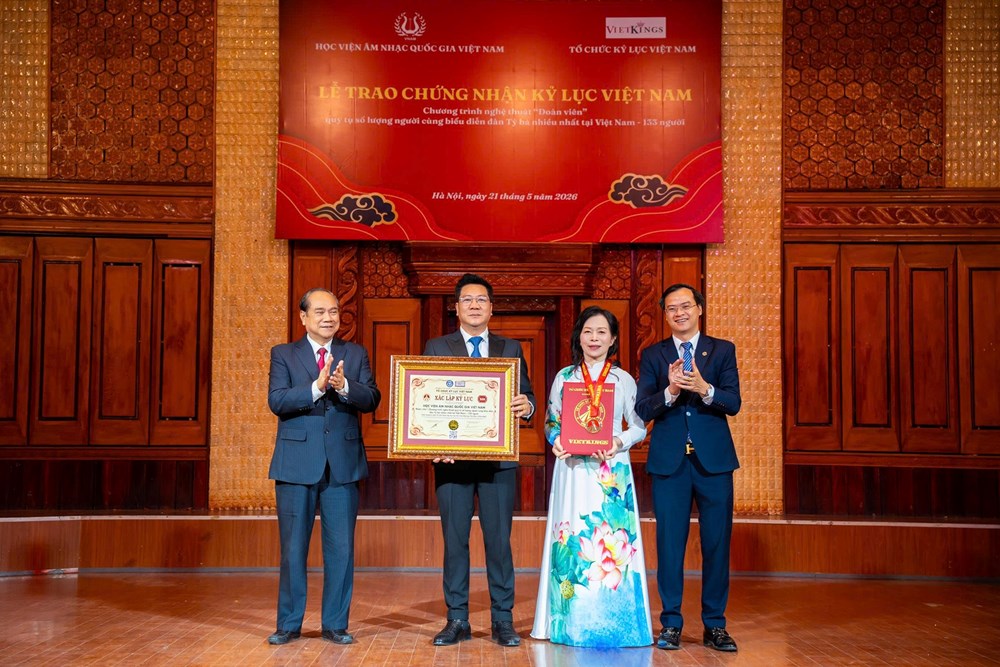 Học viện Âm nhạc Quốc gia Việt Nam đón nhận Kỷ lục Việt Nam với số người trình diễn đàn Tỳ bà nhiều nhất - ảnh 2