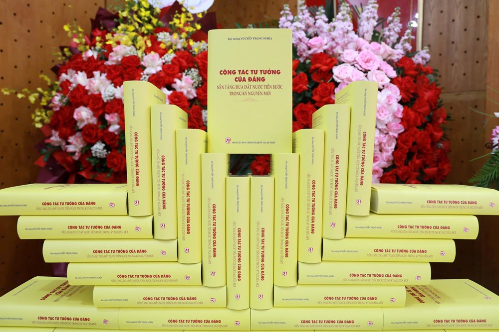 Ra mắt sách của Đại tướng Nguyễn Trọng Nghĩa về công tác tư tưởng trong kỷ nguyên mới - ảnh 1
