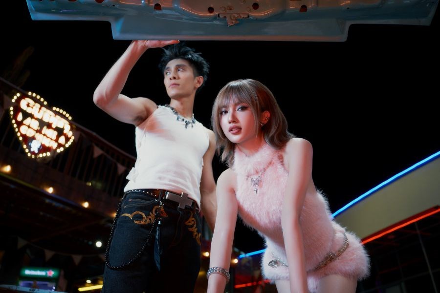 Bất ngờ với giọng hát của Lexxy - con gái “phù thuỷ tạo hit” Tú Dưa - ảnh 3