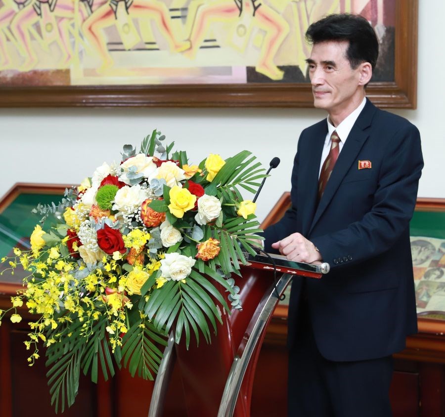 Nhà hát Ca Múa Nhạc Quốc gia Việt Nam nhận Cúp Vàng liên hoan nghệ thuật quốc tế - ảnh 1
