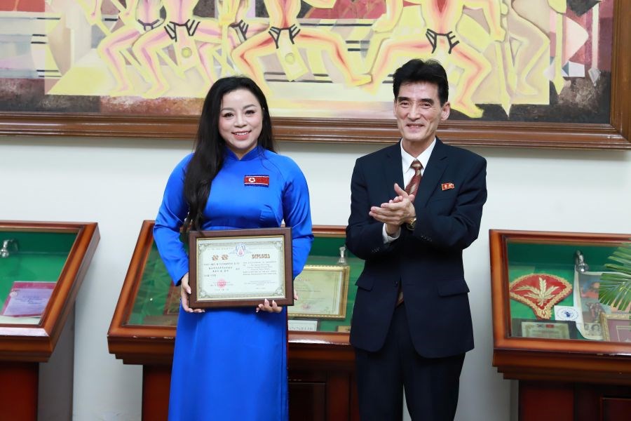 Nhà hát Ca Múa Nhạc Quốc gia Việt Nam nhận Cúp Vàng liên hoan nghệ thuật quốc tế - ảnh 3