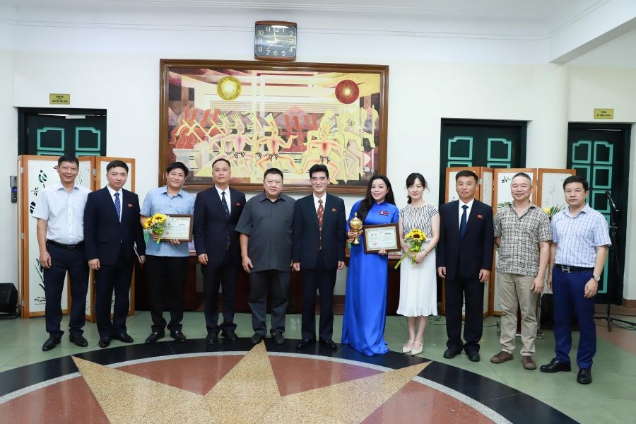 Nhà hát Ca Múa Nhạc Quốc gia Việt Nam nhận Cúp Vàng liên hoan nghệ thuật quốc tế - ảnh 5