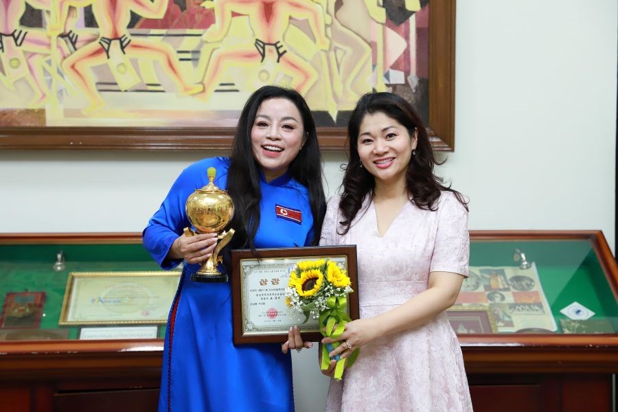 NSƯT Tố Nga xuất sắc giành Cúp Vàng Liên hoan Nghệ thuật Hữu nghị Mùa xuân Tháng Tư 2026 - ảnh 4