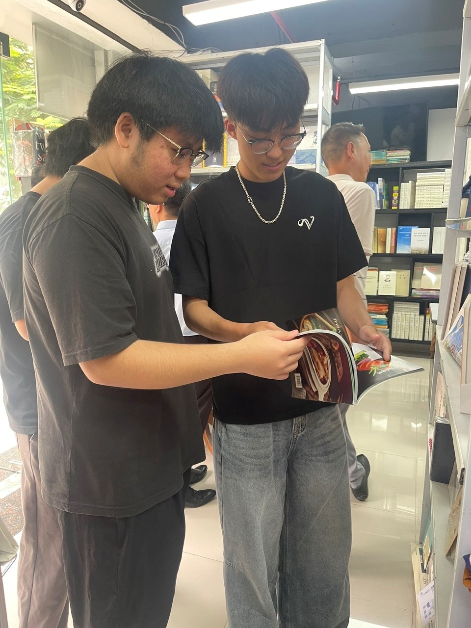 Khai mạc “Trưng bày, giới thiệu, quảng bá sách và văn hóa Trung Quốc – ASEAN” tại Hà Nội - ảnh 5