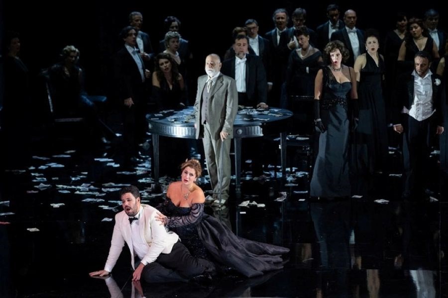 Chiếc đèn chùm “khổng lồ” và bí mật phía sau vở opera “La Traviata” tại Việt Nam - ảnh 2