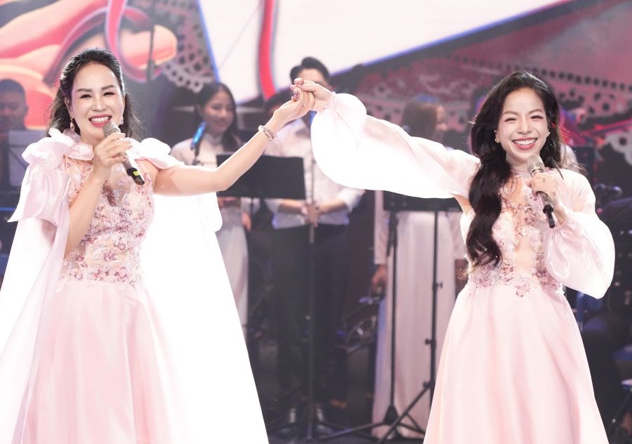 Nguyễn Khánh Ly tri ân các Anh hùng liệt sĩ trong liveshow 20 năm ca hát - ảnh 4