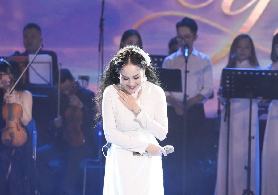 Nguyễn Khánh Ly tri ân các Anh hùng liệt sĩ trong liveshow 20 năm ca hát - ảnh 2