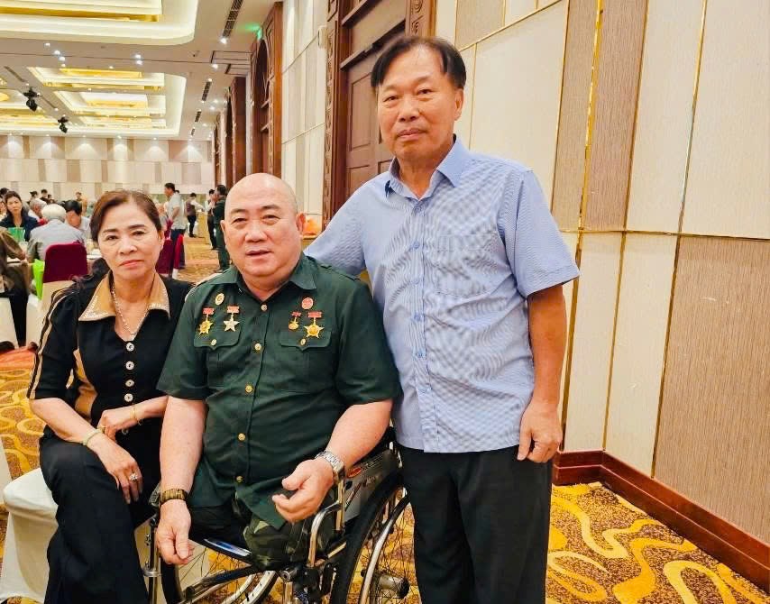 Từ cuộc gặp của những người lính đến khúc tri ân “Thắp lên Việt Nam“ - ảnh 3