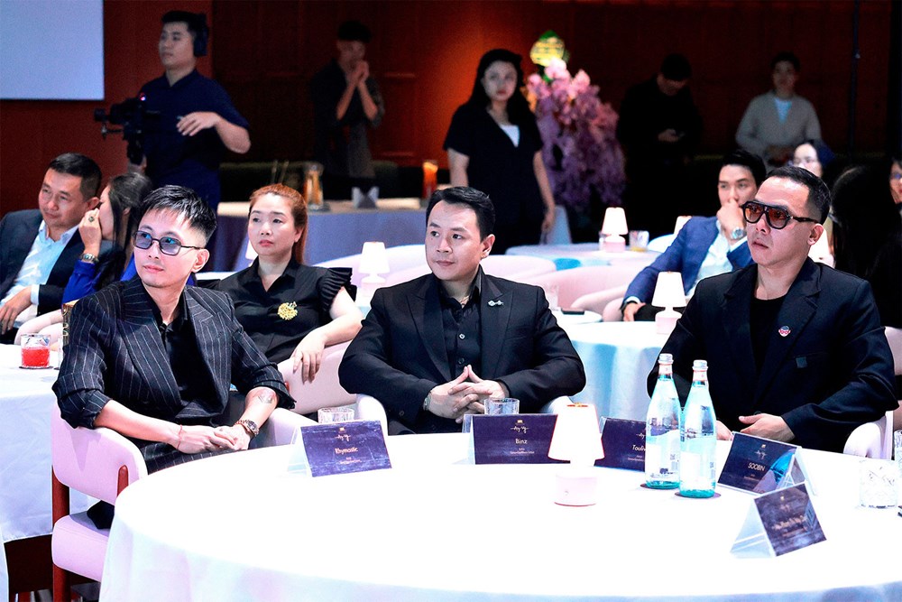 Soobin, Binz sẽ biểu diễn cùng hai nghệ sĩ quốc tế từng giành giải Grammy  - ảnh 2