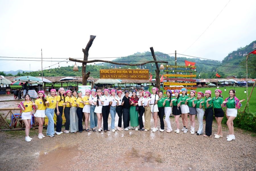 Khi những thí sinh “Miss Galaxy Vietnam 2026” trở thành những “đại sứ số” quảng bá Mộc Châu - ảnh 1