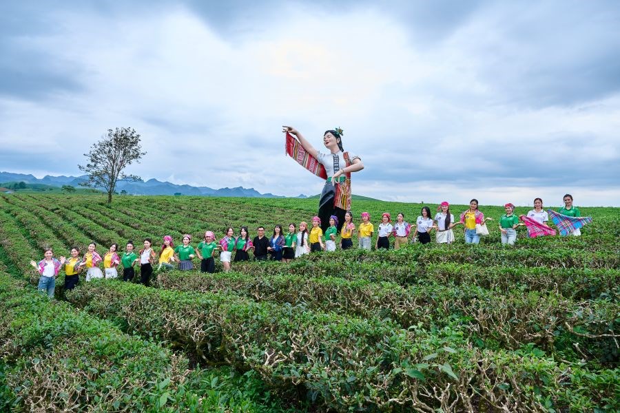 Khi những thí sinh “Miss Galaxy Vietnam 2026” trở thành những “đại sứ số” quảng bá Mộc Châu - ảnh 2