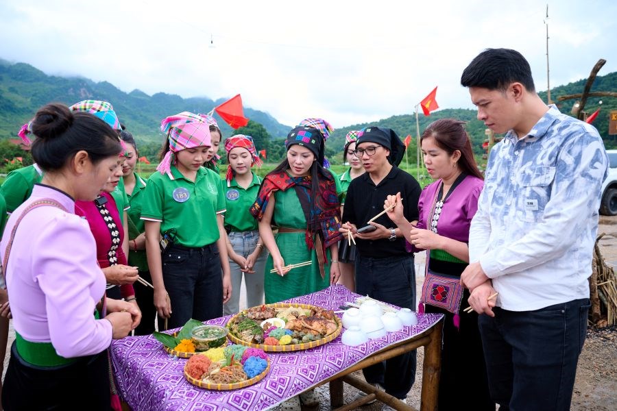 Khi những thí sinh “Miss Galaxy Vietnam 2026” trở thành những “đại sứ số” quảng bá Mộc Châu - ảnh 5