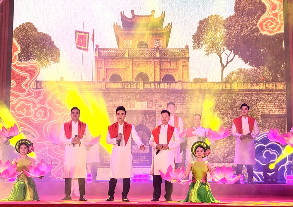 Mừng Quốc khánh 2.9, Hà Nội tái hiện dòng chảy lịch sử bằng nghệ thuật - ảnh 2
