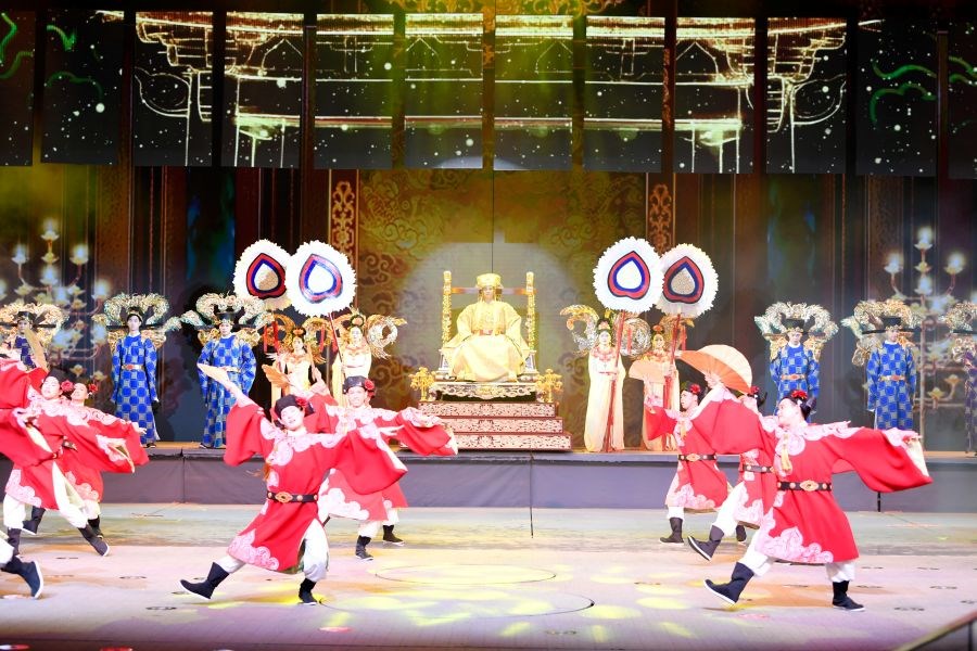“Đất nước thiên hùng ca” và cách kể lịch sử bằng ngôn ngữ sân khấu hiện đại - ảnh 4