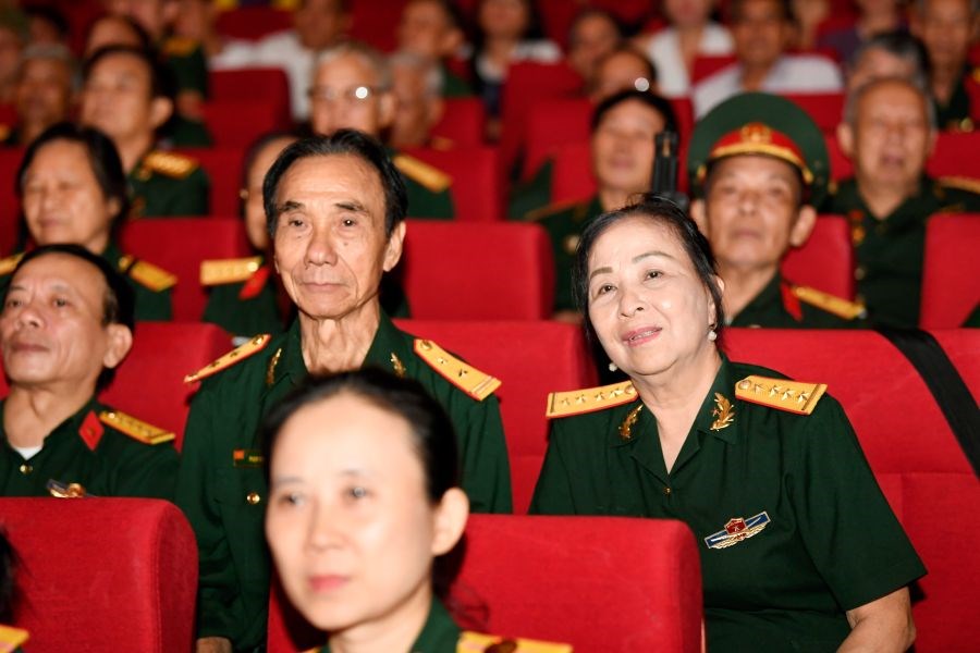 Vingroup tặng 50% giá vé “Đất nước thiên hùng ca” tri ân người có công, người cao tuổi và học sinh, sinh viên - ảnh 4
