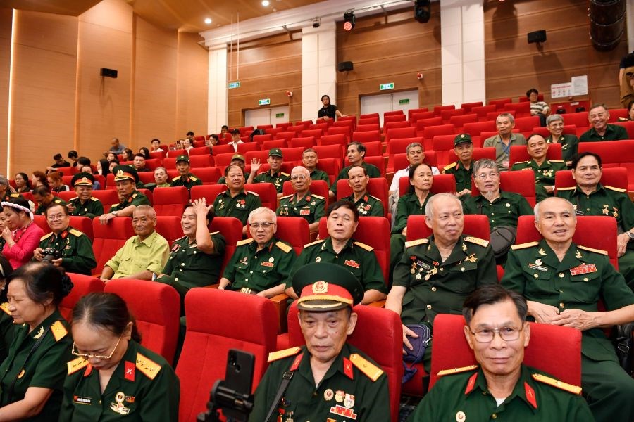 Vingroup tặng 50% giá vé “Đất nước thiên hùng ca” tri ân người có công, người cao tuổi và học sinh, sinh viên - ảnh 2