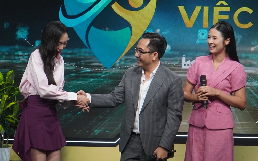 Đạo diễn Hoàng Công Cường tuyển dụng người đẹp trên sóng “Tọa độ việc làm” - ảnh 1