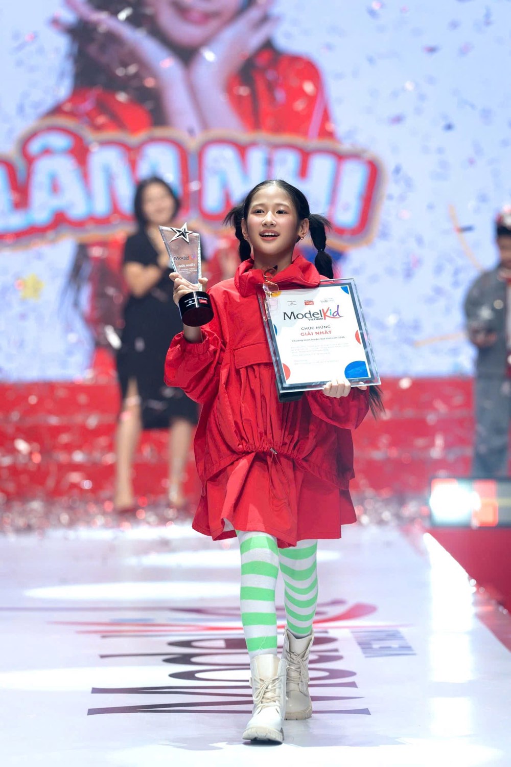 Tạ Lâm Nhi: Hậu duệ đời thứ 5 của ông tổ ngành Xiếc đăng quang Model Kid Việt Nam 2026 - ảnh 1
