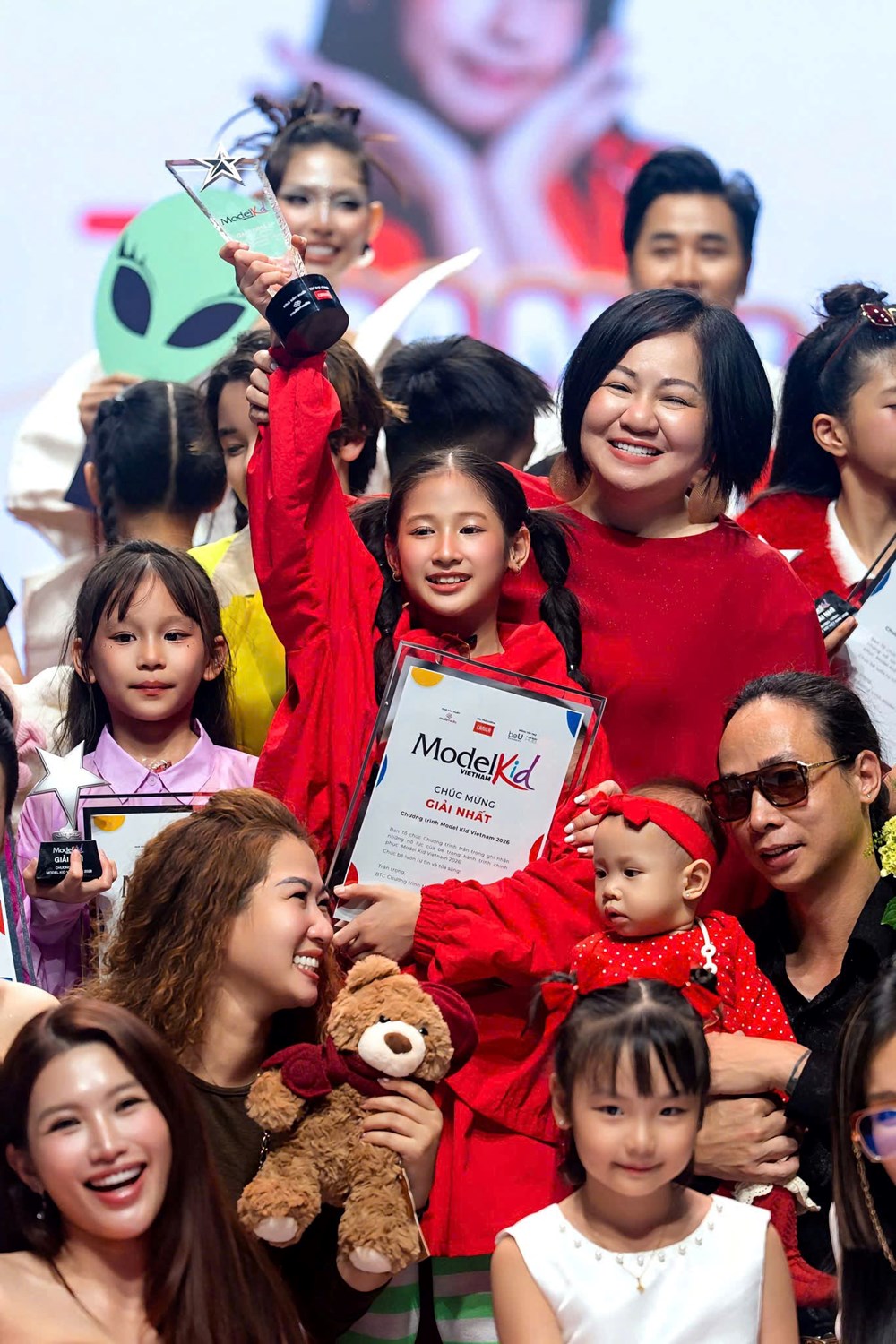 Tạ Lâm Nhi: Hậu duệ đời thứ 5 của ông tổ ngành Xiếc đăng quang Model Kid Việt Nam 2026 - ảnh 3
