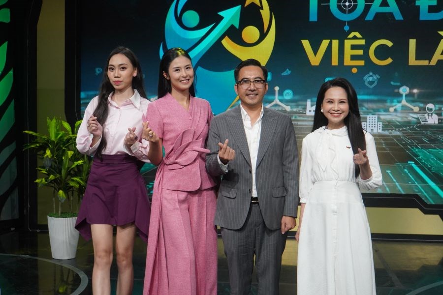 Đạo diễn Hoàng Công Cường tuyển dụng người đẹp trên sóng “Tọa độ việc làm” - ảnh 3