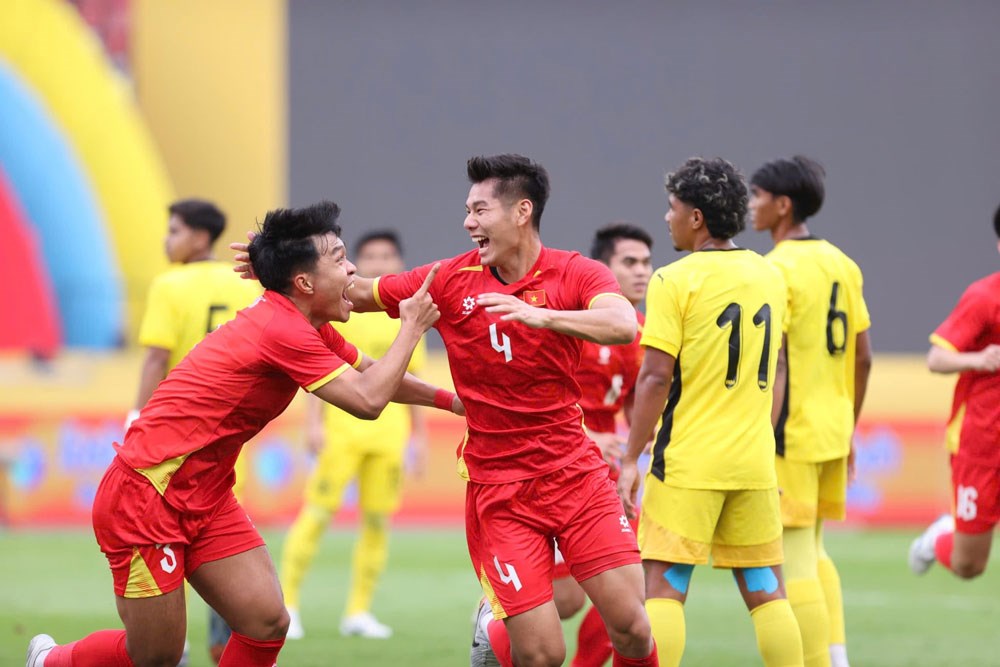U22 Việt Nam giành vé vào bán kết sau chiến thắng áp đảo U22 Malaysia - ảnh 1