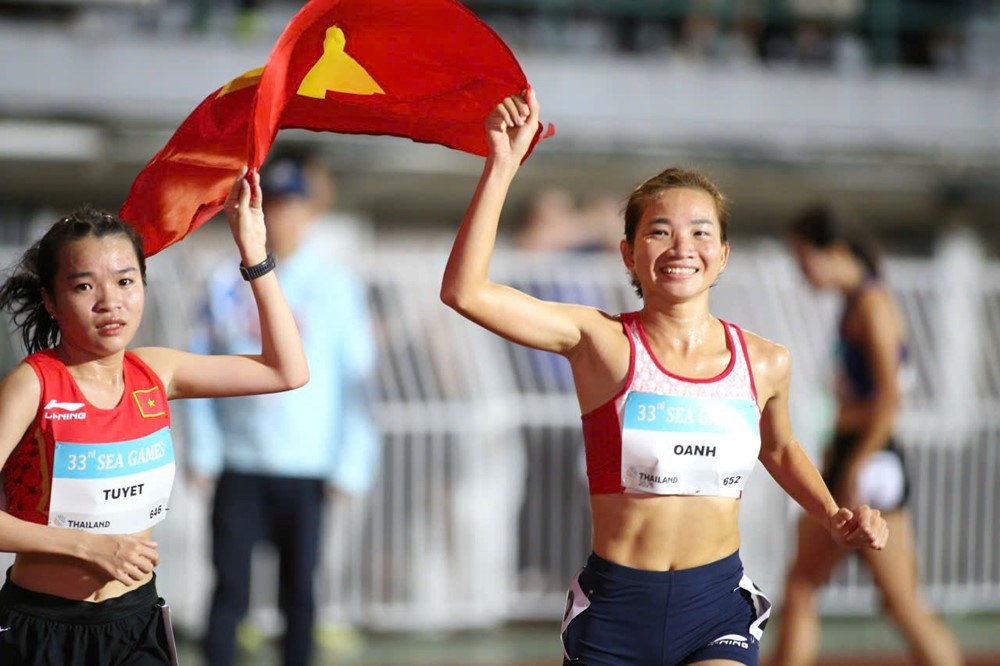 “Nữ hoàng điền kinh” Nguyễn Thị Oanh giành HCV đầu tiên tại SEA Games 33 - ảnh 1