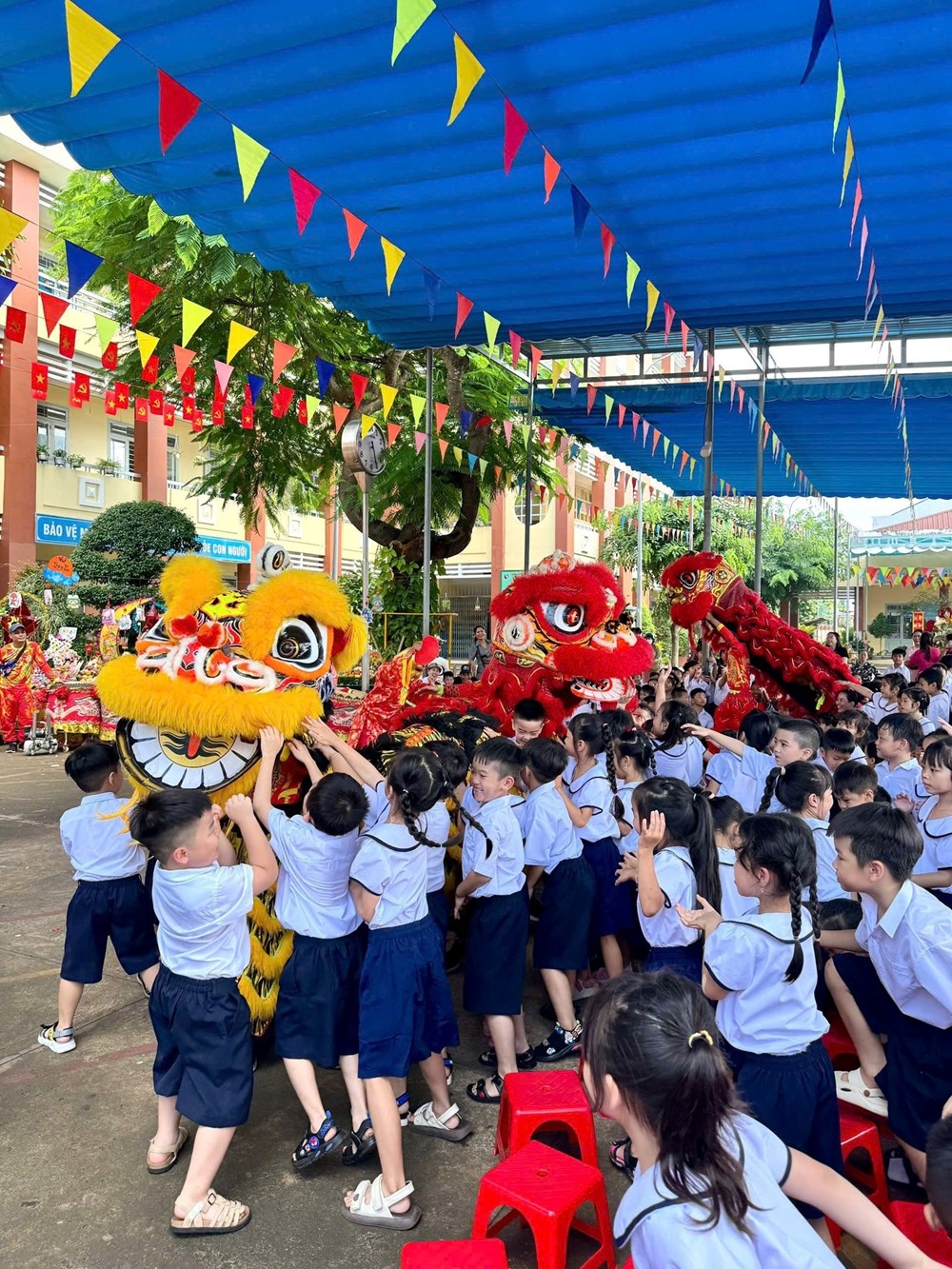 Học sinh trải nghiệm sáng tạo, học làm điều hay từ lễ hội truyền thống - ảnh 2