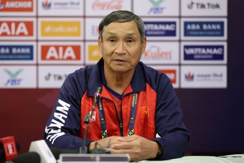 HLV Mai Đức Chung chia tay tuyển bóng nữ Việt Nam - ảnh 1