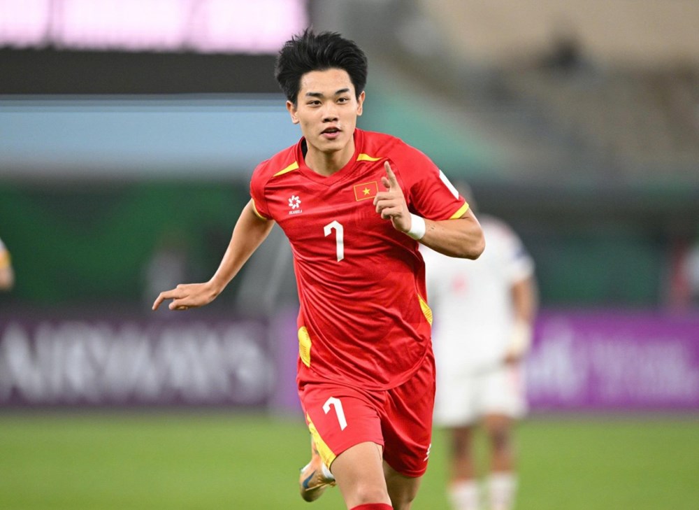 Cú sốc lực lượng với HLV Kim Sang-sik - ảnh 1