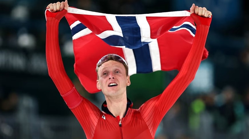 VĐV người Na Uy thiết lập kỉ lục mới ở nội dung trượt băng tốc độ 5.000m nam - ảnh 1