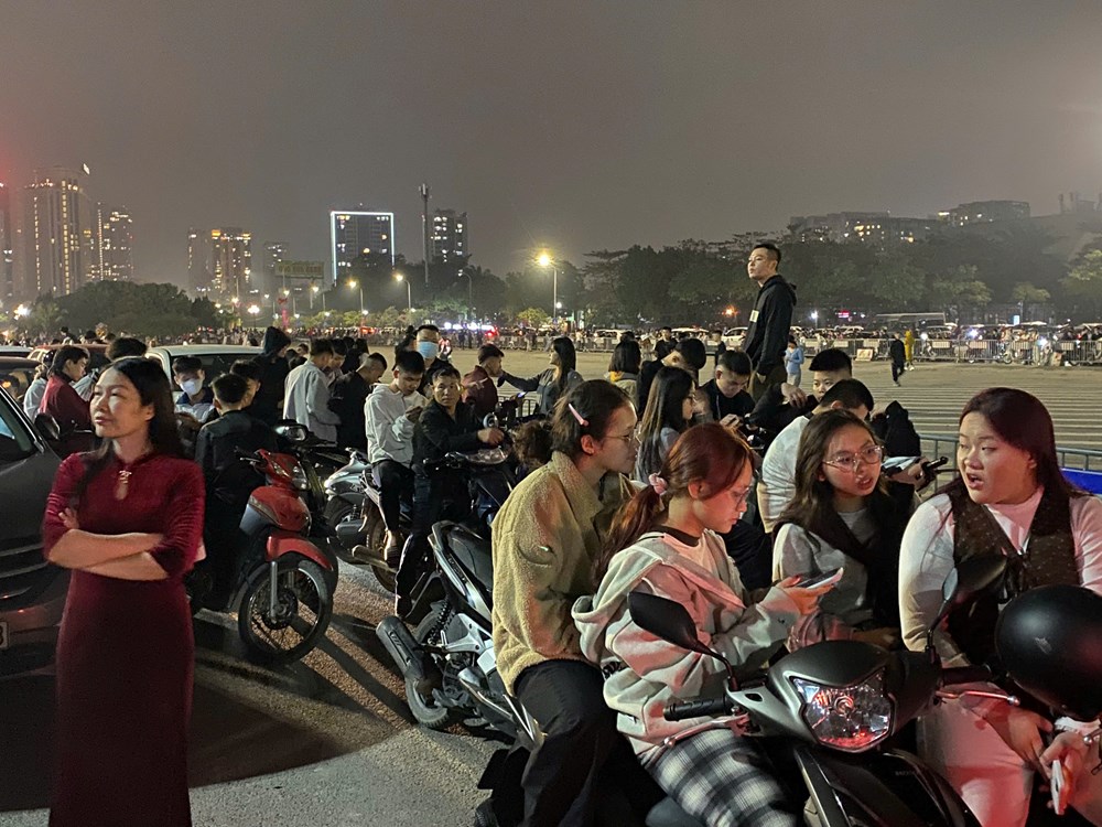 Hà Nội rộn ràng trước giờ khắc giao thừa tại Khuôn viên đường đua F1 - ảnh 2