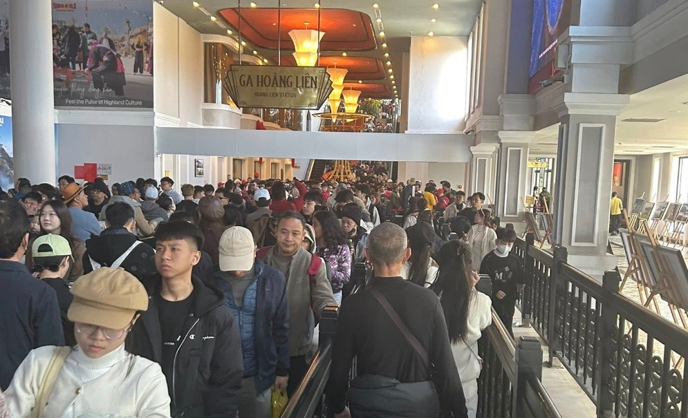 Fansipan rộn ràng bước chân du xuân những ngày đầu năm - ảnh 1